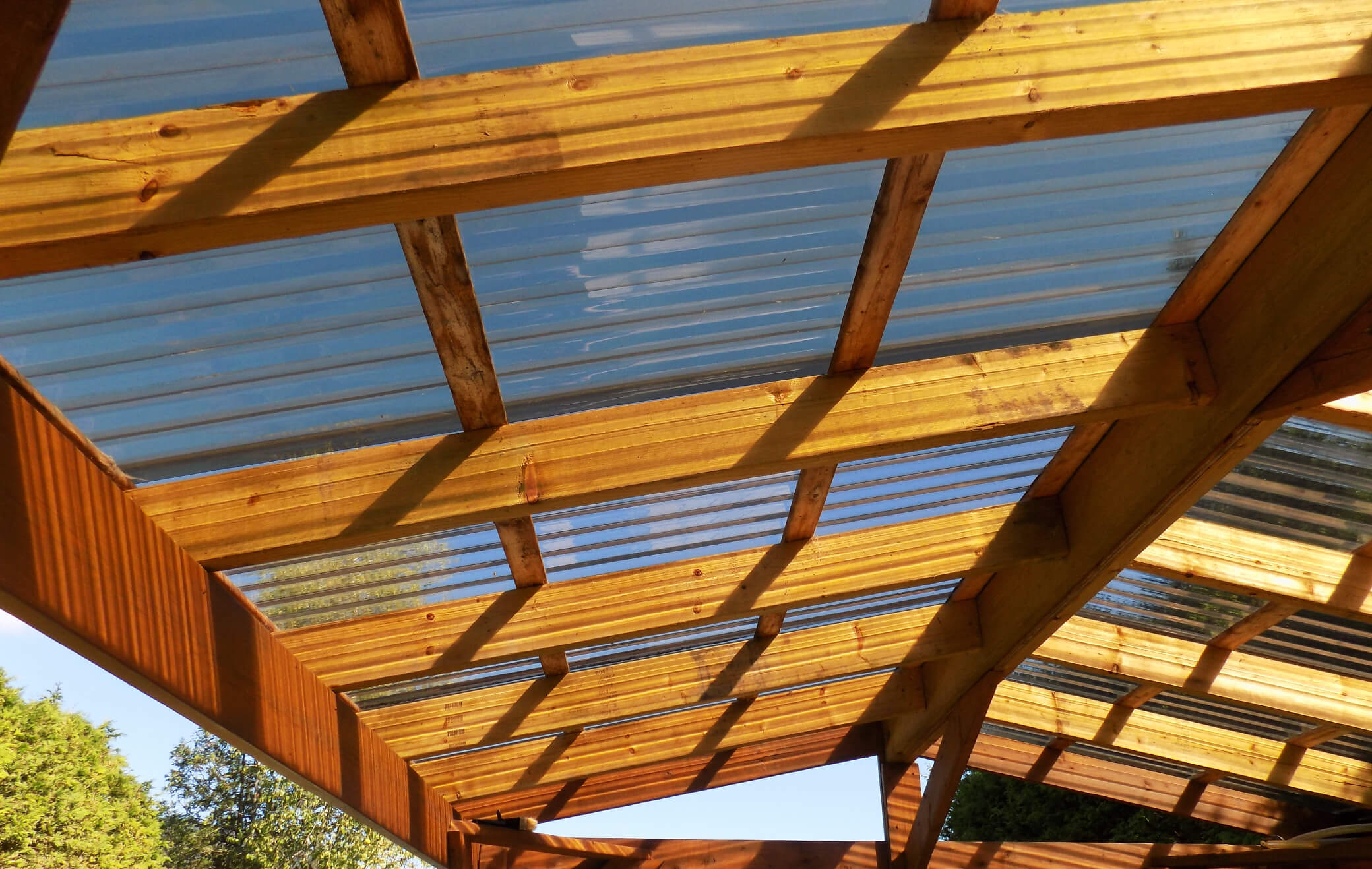 Feuille de toit transparente, panneau de toiture en polycarbonate ignifuge  0,8 mm plaque solaire solide for la facilité de construction du toit de  l'abri de voiture à effet de serre ( Color 